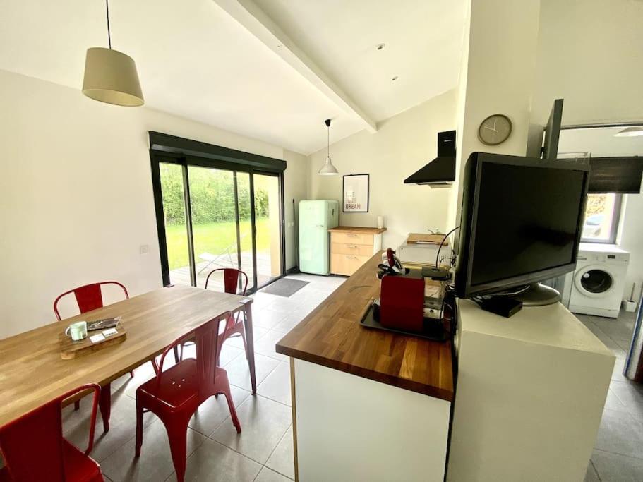 La Lande - Petite Maison Avec Jardin Vendat Buitenkant foto